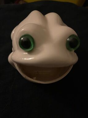 Vintage Frog Sponge Holder Spoon Rest White Ceramic Green Eyes Caddy 1970’s